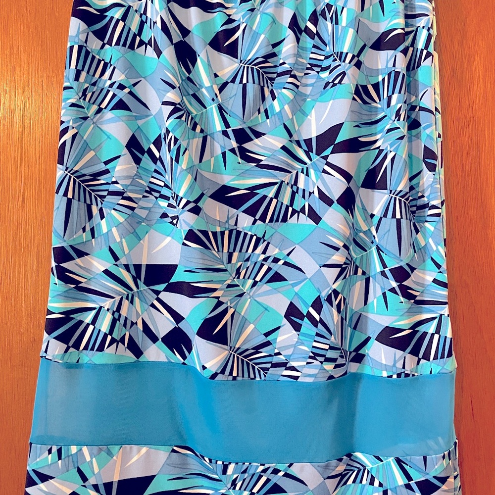 Trendy patterned skirt size large.